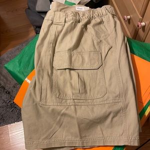 Men’s khaki cargo shorts